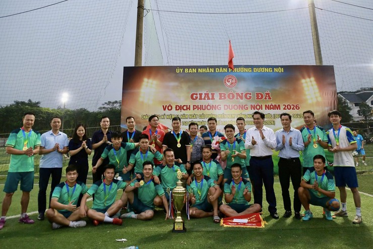 Đội bóng Tổ dân phố Kiên Quyết giành Cúp vô địch Giải bóng đá phường Dương Nội 2026 - Ảnh 2.