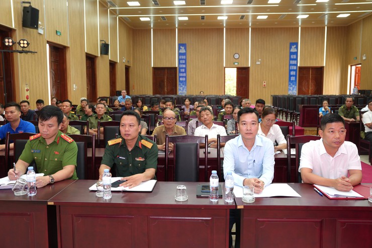 Thanh Oai ra mắt mô hình "Thôn, TDP Ba nhất về an ninh trật tự" và mô hình "Giao ban công tác an ninh, trật tự tại các thôn, TDP"- Ảnh 2.