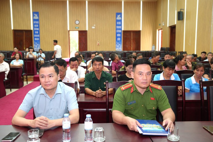Thanh Oai ra mắt mô hình "Thôn, TDP Ba nhất về an ninh trật tự" và mô hình "Giao ban công tác an ninh, trật tự tại các thôn, TDP"- Ảnh 3.