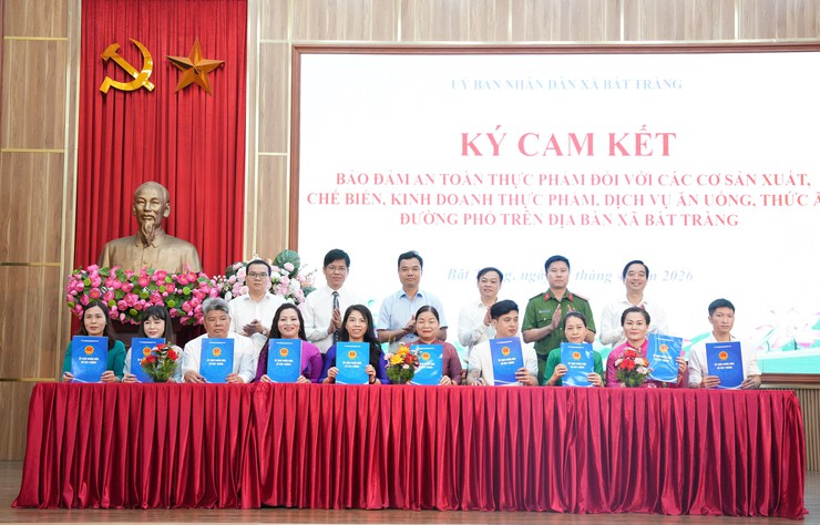 Bát Tràng phát động "Tháng hành động vì an toàn thực phẩm năm 2026"; Ra mắt tuyến phố an toàn thực phẩm- Ảnh 4.