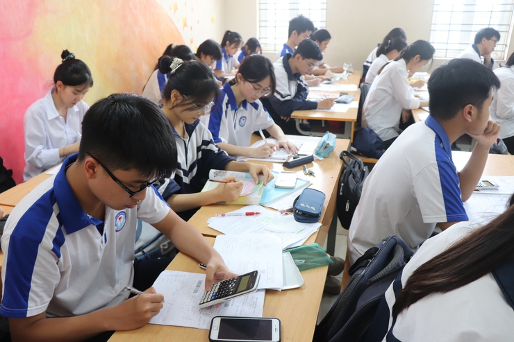 Học sinh Phú Xuyên tập trung ôn tập cho kỳ thi tốt nghiệp THPT 2026- Ảnh 3.