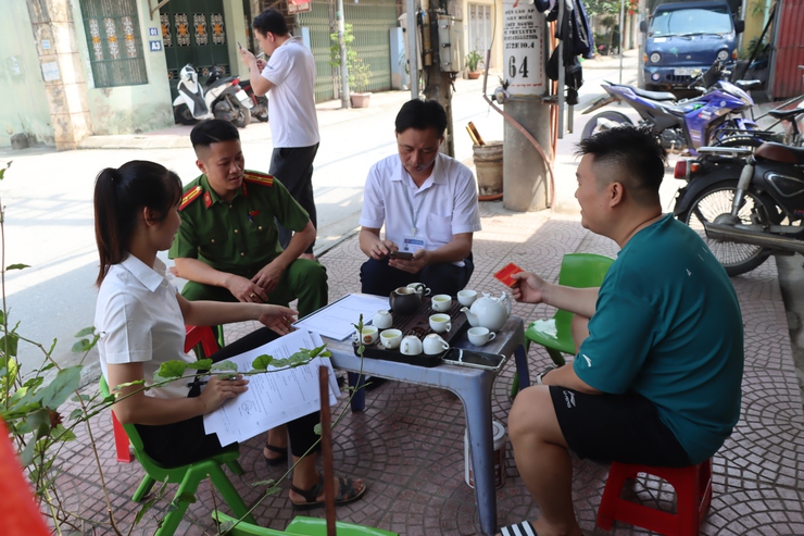 Phú Xuyên kiểm tra các điểm kinh doanh Internet, phát hiện vi phạm giờ hoạt động và PCCC- Ảnh 2.