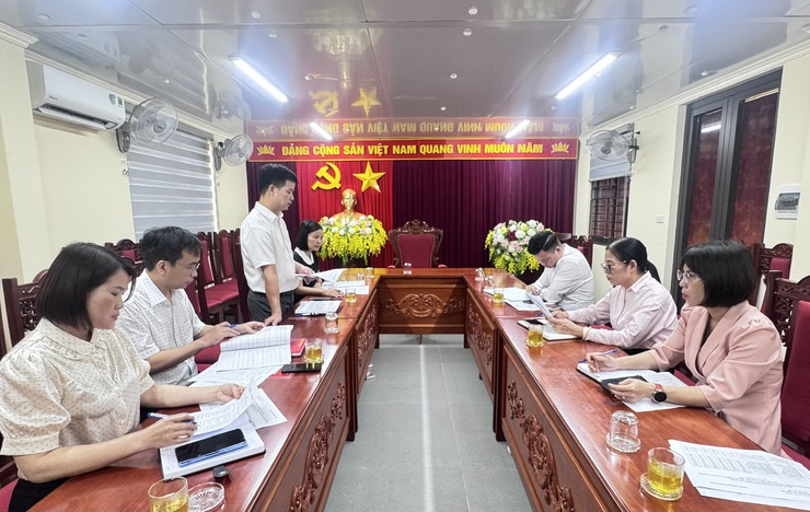 Ban Giám khảo cuộc thi “Tôi kể về tôi” họp bàn, thống nhất lựa chọn thí sinh xuất sắc- Ảnh 1.