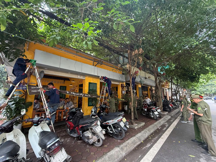 Phường Long Biên ra quân xử lý vi phạm trật tự đô thị tại Tổ dân phố số 1 và Tổ dân phố số 2- Ảnh 5.