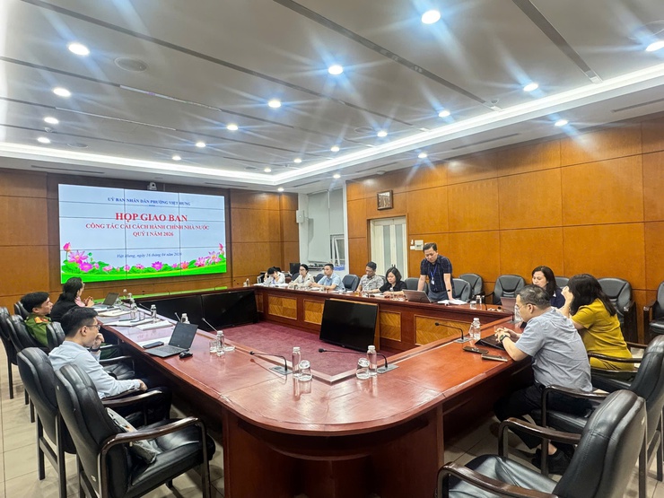 Phường Việt Hưng tổ chức Hội nghị giao ban đánh giá kết quả thực hiện nhiệm vụ CCHC quý I và triển khai phương hướng, nhiệm vụ trọng tâm quý II/2026- Ảnh 2.