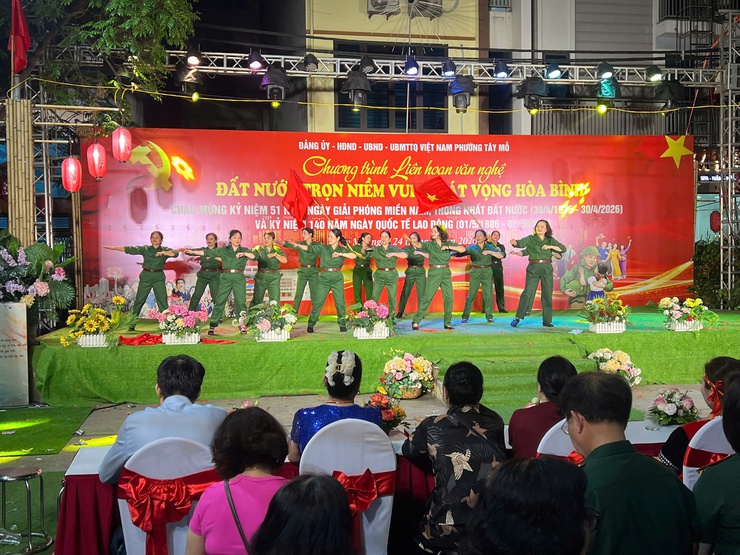 Phường Tây Mỗ rực rỡ đêm liên hoan nghệ thuật "Đất nước trọn niềm vui – Khát vọng hòa bình"- Ảnh 6.