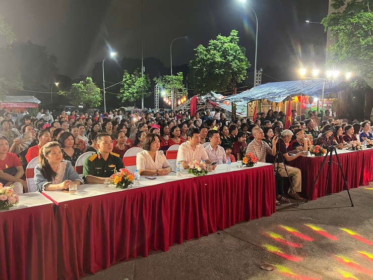 Phường Tây Mỗ rực rỡ đêm liên hoan nghệ thuật "Đất nước trọn niềm vui – Khát vọng hòa bình"- Ảnh 1.