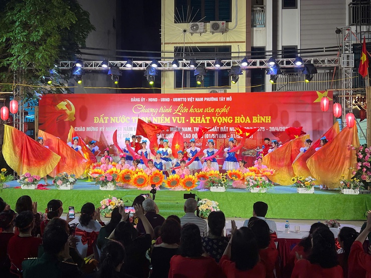Phường Tây Mỗ rực rỡ đêm liên hoan nghệ thuật "Đất nước trọn niềm vui – Khát vọng hòa bình"- Ảnh 7.