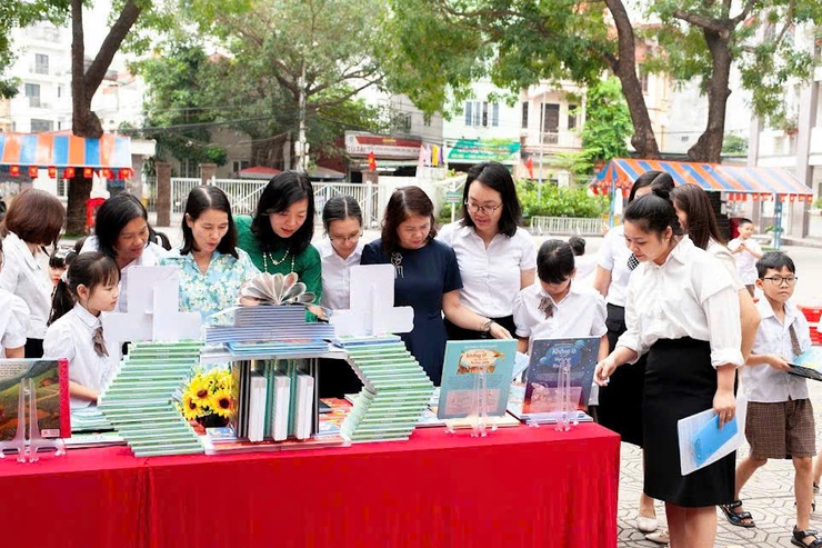 Long Biên sôi nổi hưởng ứng Ngày Sách và Văn hóa đọc Việt Nam – Lan tỏa tri thức, bồi đắp nền tảng phát triển bền vững- Ảnh 3.