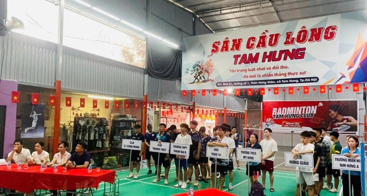 Tam Hưng sôi nổi Giải cầu lông chào mừng các ngày lễ lớn của đất nước- Ảnh 1.