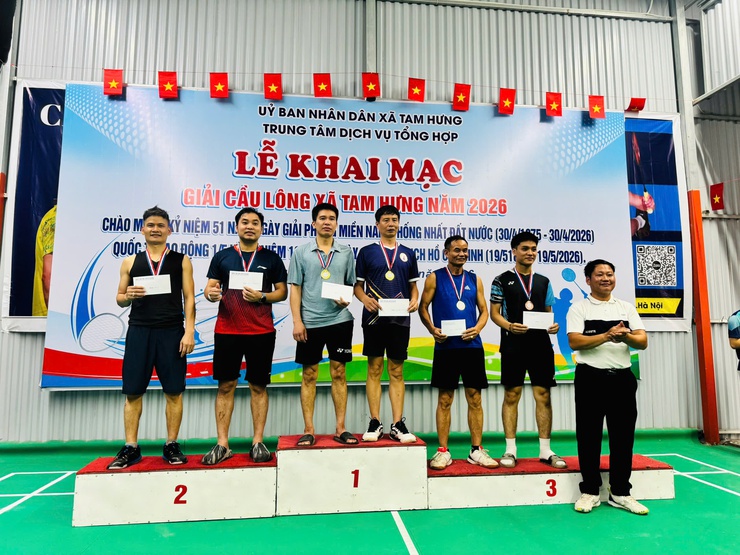 Tam Hưng sôi nổi Giải cầu lông chào mừng các ngày lễ lớn của đất nước- Ảnh 3.