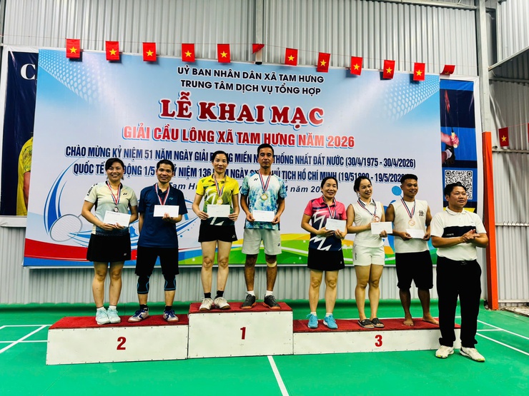 Tam Hưng sôi nổi Giải cầu lông chào mừng các ngày lễ lớn của đất nước- Ảnh 4.