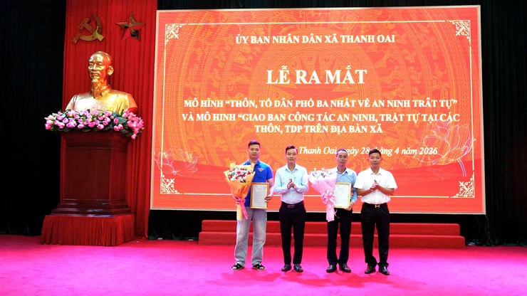 Thanh Oai ra mắt mô hình "Thôn, TDP Ba nhất về an ninh trật tự" và mô hình "Giao ban công tác an ninh, trật tự tại các thôn, TDP"- Ảnh 4.
