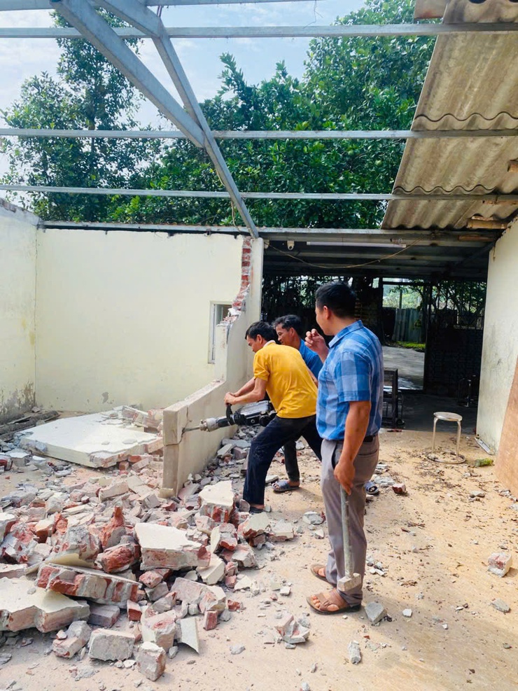 PHÚC THỌ: LAN TỎA TINH THẦN TỰ GIÁC THÁO DỠ CÔNG TRÌNH VI PHẠM CỦA CÁC HỘ DÂN THÔN BƯỚM- Ảnh 6.
