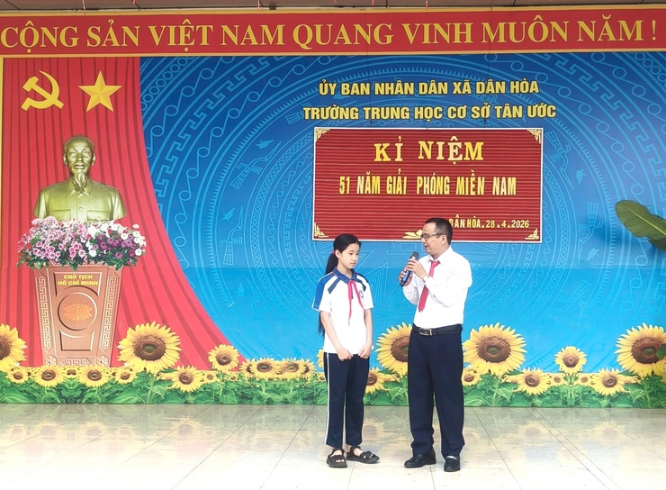 HỘI CCB XÃ PHỐI HỢP TRƯỜNG THCS TÂN ƯỚC GIÁO DỤC TRUYỀN THỐNG – HƯỚNG TỚI KỶ NIỆM 51 NĂM NGÀY GIẢI PHÓNG MIỀN NAM (30/4/1975 – 30/4/2026) - Ảnh 1.