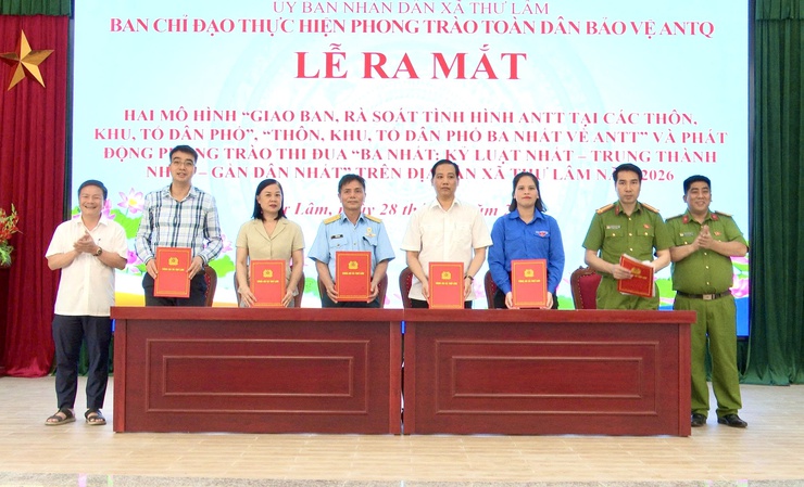 UBND - BCĐ thực hiện phong trào toàn dân bảo vệ ANTQ xã Thư Lâm tổ chức Lễ ra mắt 02 mô hình “Giao ban, rà soát tình hình an ninh trật tự tại các thôn, khu dân cư, tổ dân phố”- Ảnh 16.