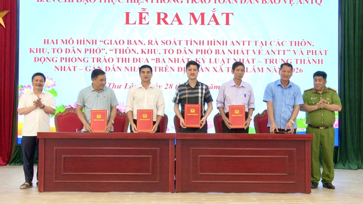 UBND - BCĐ thực hiện phong trào toàn dân bảo vệ ANTQ xã Thư Lâm tổ chức Lễ ra mắt 02 mô hình “Giao ban, rà soát tình hình an ninh trật tự tại các thôn, khu dân cư, tổ dân phố”- Ảnh 17.