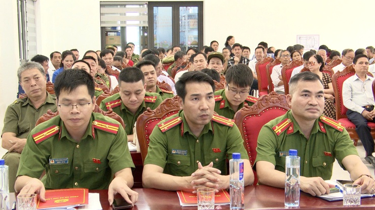 UBND - BCĐ thực hiện phong trào toàn dân bảo vệ ANTQ xã Thư Lâm tổ chức Lễ ra mắt 02 mô hình “Giao ban, rà soát tình hình an ninh trật tự tại các thôn, khu dân cư, tổ dân phố”- Ảnh 6.