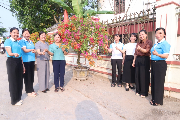 Ủy ban MTTQ và các tổ chức chính trị - xã hội xã Hòa Phú tổ chức gắn biển 4 công trình tiêu biểu- Ảnh 3.