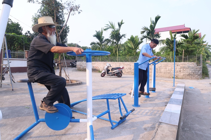 Ủy ban MTTQ và các tổ chức chính trị - xã hội xã Hòa Phú tổ chức gắn biển 4 công trình tiêu biểu- Ảnh 6.