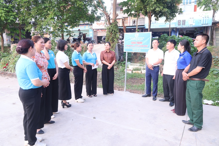 Ủy ban MTTQ và các tổ chức chính trị - xã hội xã Hòa Phú tổ chức gắn biển 4 công trình tiêu biểu- Ảnh 7.