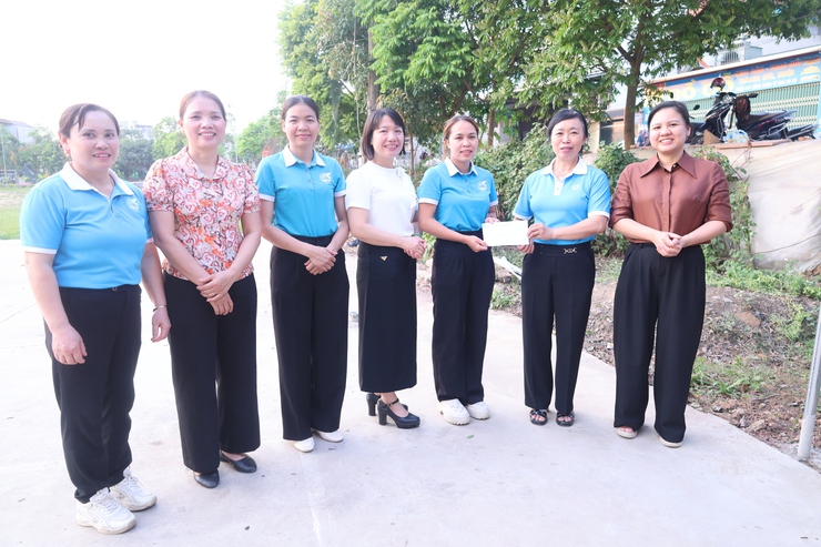 Ủy ban MTTQ và các tổ chức chính trị - xã hội xã Hòa Phú tổ chức gắn biển 4 công trình tiêu biểu- Ảnh 8.