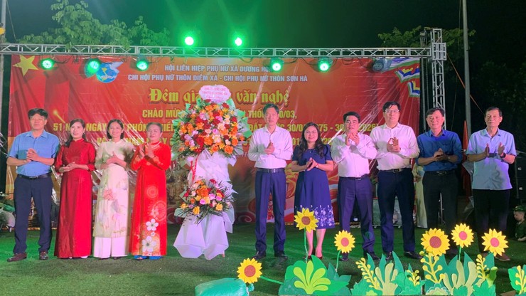 Rộn ràng đêm giao lưu văn nghệ của chi hội Phụ nữ thôn Sơn Hà và thôn Diềm Xá - Ảnh 1.