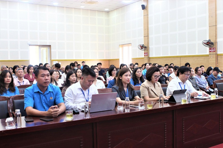 Long Biên quyết tâm xây dựng môi trường lao động an toàn, hiện đại, thích ứng, bền vững trong kỷ nguyên số- Ảnh 5.