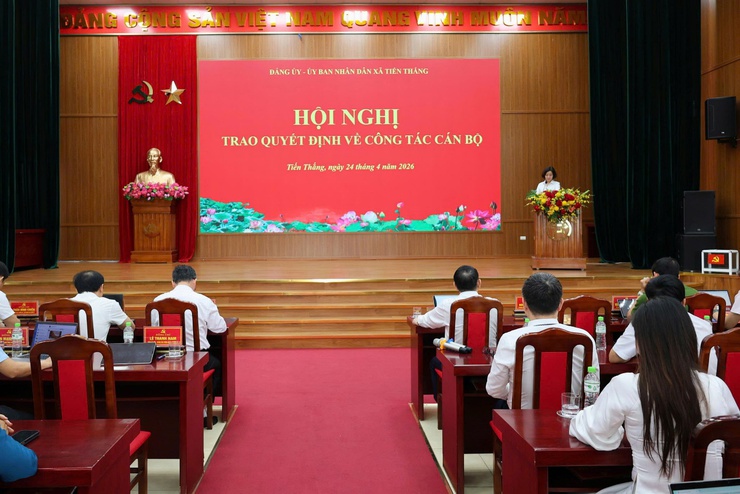 Xã Tiến Thắng tổ chức Hội nghị trao quyết định về công tác cán bộ- Ảnh 1.