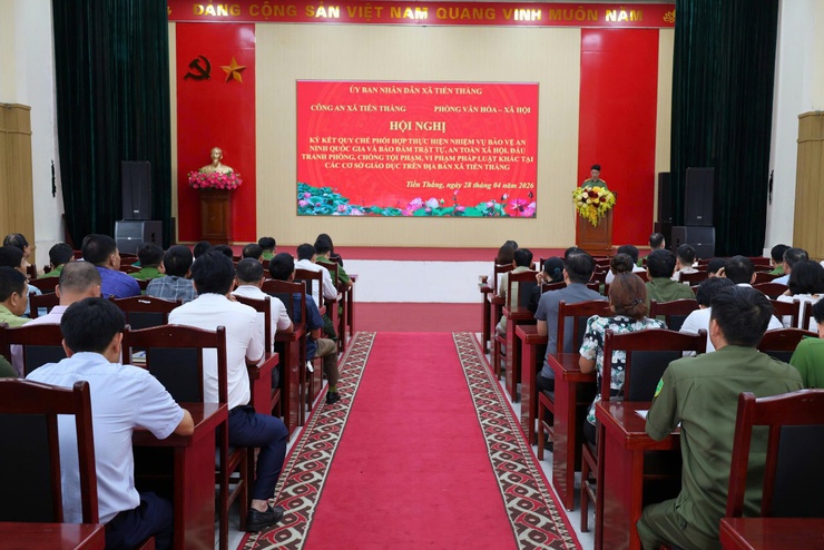 Công an xã Tiến Thắng phối hợp với các nhà trường quyết tâm xây dựng môi trường giáo dục an toàn, lành mạnh- Ảnh 1.