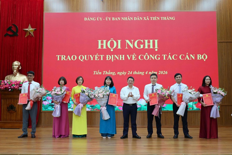 Xã Tiến Thắng tổ chức Hội nghị trao quyết định về công tác cán bộ- Ảnh 3.