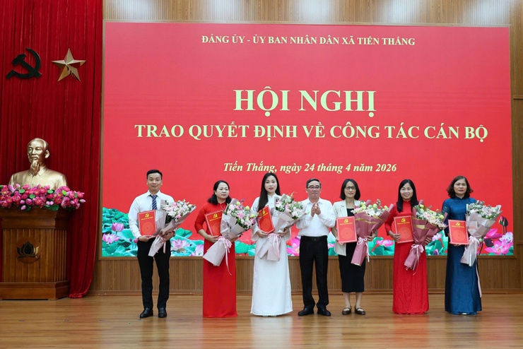 Xã Tiến Thắng tổ chức Hội nghị trao quyết định về công tác cán bộ- Ảnh 4.