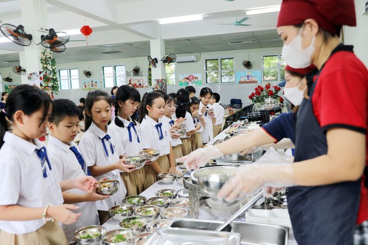 Tăng cường kiểm soát bữa ăn học đường – Bảo đảm sức khỏe học sinh- Ảnh 1.
