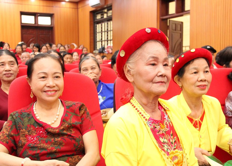 Liên hoan tiếng hát dân ca người cao tuổi xã Hòa Lạc - lan tỏa tinh thần “Sống vui, sống khỏe, sống có ích”- Ảnh 10.