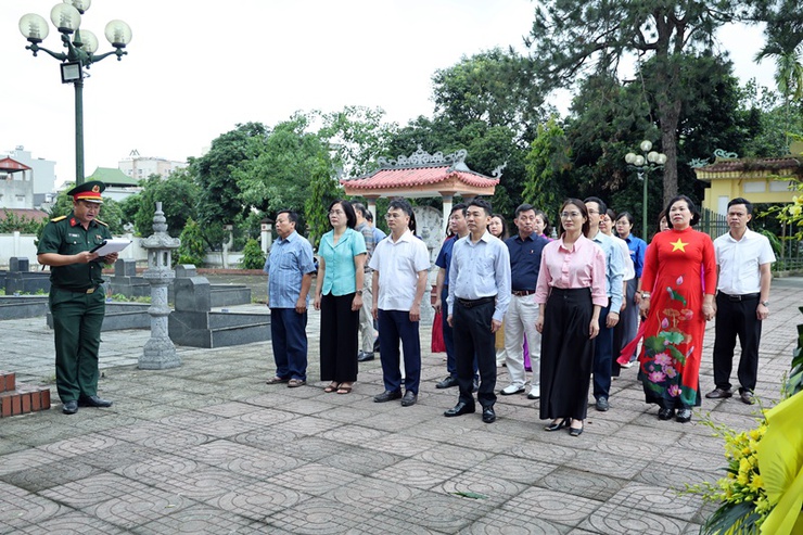 Xã Xuân Mai tổ chức Lễ dâng hương tưởng niệm các anh hùng liệt sĩ tại các nghĩa trang trên địa bàn nhân kỷ niệm 51 năm ngày Giải phóng miền Nam, thống nhất đất nước (30/04/1975-30/04/2026).- Ảnh 2.