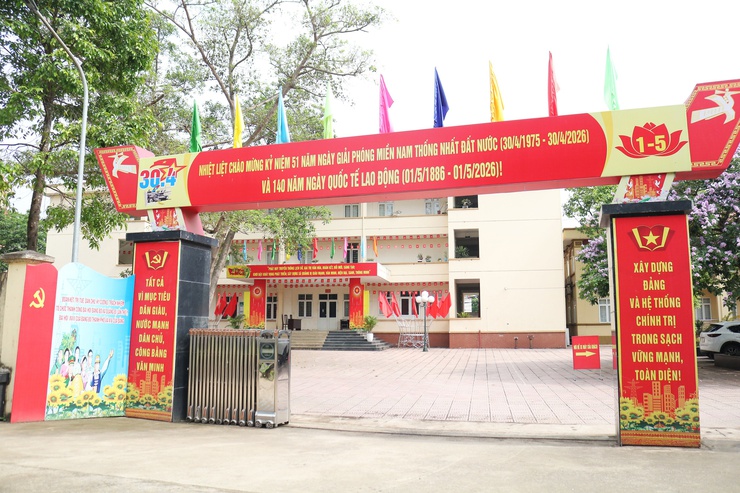 Xã Quảng Bị tăng cường trang trí tuyên truyền chào mừng chào mừng 51 năm Ngày Giải phóng miền Nam, thống nhất đất nước và 140 năm Ngày Quốc tế Lao động- Ảnh 1.