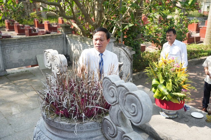 ĐẢNG ỦY – HĐND – UBND – UBMTTQ XÃ HƯNG ĐẠO TỔ CHỨC THĂM VIẾNG NGHĨA TRANG LIỆT SỸ NHÂN KỶ NIỆM 51 NĂM NGÀY GIẢI PHÓNG MIỀN NAM, THỐNG NHẤT ĐẤT NƯỚC- Ảnh 2.