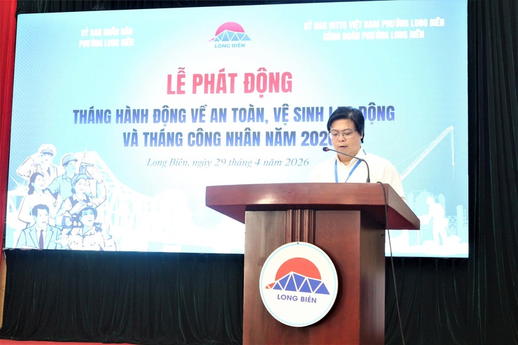Long Biên quyết tâm xây dựng môi trường lao động an toàn, hiện đại, thích ứng, bền vững trong kỷ nguyên số- Ảnh 1.