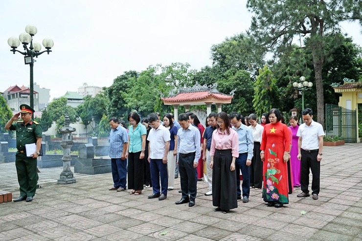 Xã Xuân Mai tổ chức Lễ dâng hương tưởng niệm các anh hùng liệt sĩ tại các nghĩa trang trên địa bàn nhân kỷ niệm 51 năm ngày Giải phóng miền Nam, thống nhất đất nước (30/04/1975-30/04/2026).- Ảnh 3.