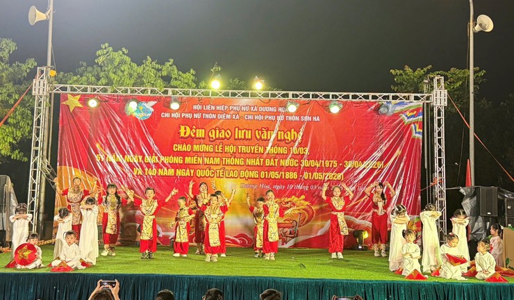 Rộn ràng đêm giao lưu văn nghệ của chi hội Phụ nữ thôn Sơn Hà và thôn Diềm Xá - Ảnh 3.