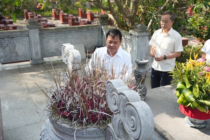 ĐẢNG ỦY – HĐND – UBND – UBMTTQ XÃ HƯNG ĐẠO TỔ CHỨC THĂM VIẾNG NGHĨA TRANG LIỆT SỸ NHÂN KỶ NIỆM 51 NĂM NGÀY GIẢI PHÓNG MIỀN NAM, THỐNG NHẤT ĐẤT NƯỚC- Ảnh 3.