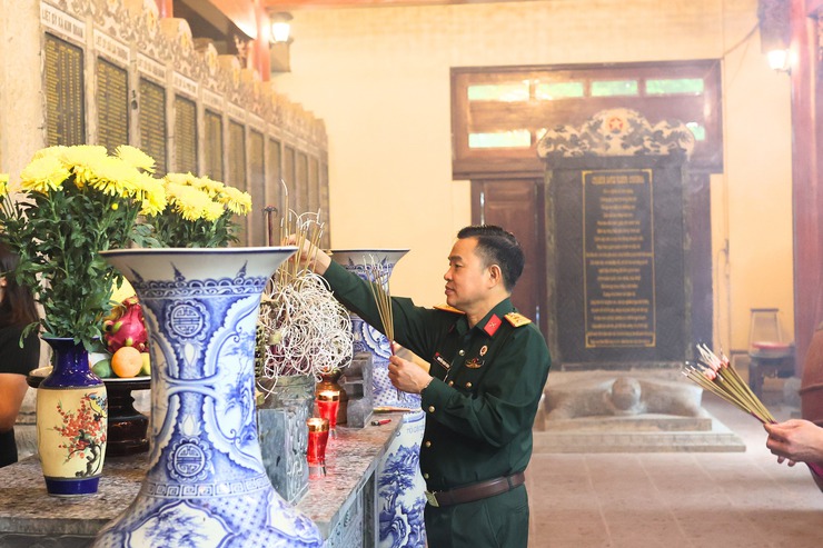 LÃNH ĐẠO XÃ THẠCH THẤT DÂNG HƯƠNG TƯỞNG NIỆM CÁC ANH HÙNG LIỆT SĨ NHÂN DỊP KỶ NIỆM 51 NĂM NGÀY GIẢI PHÓNG MIỀN NAM (30/4/1975 - 30/4/2026)- Ảnh 4.