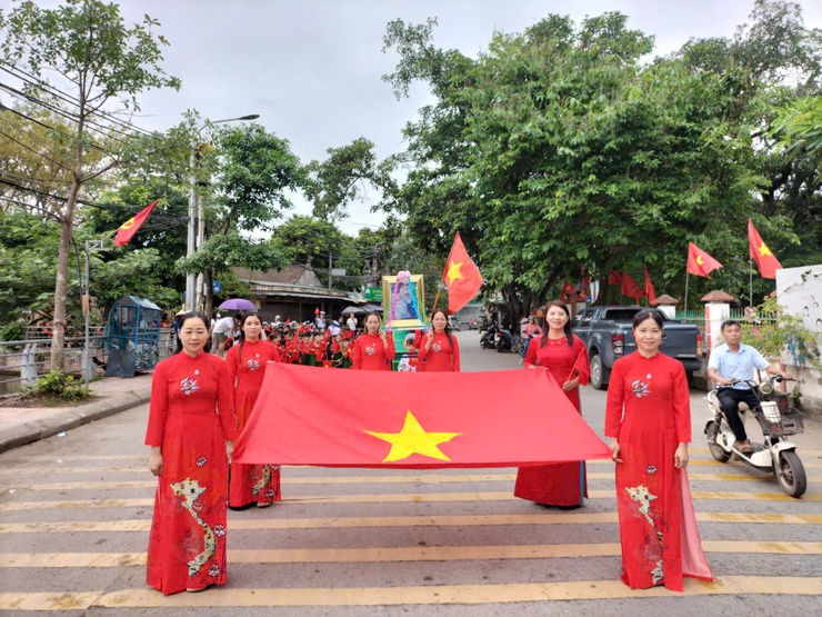 TRƯỜNG MẦM NON DỊ NẬU TỔ CHỨC HOẠT ĐỘNG TRẢI NGHIỆM HƯỚNG TỚI KỶ NIỆM 51 NĂM NGÀY GIẢI PHÓNG MIỀN NAM- Ảnh 2.