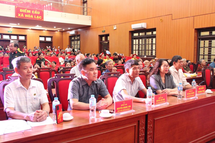 Liên hoan tiếng hát dân ca người cao tuổi xã Hòa Lạc - lan tỏa tinh thần “Sống vui, sống khỏe, sống có ích”- Ảnh 1.
