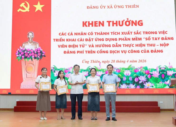 Đẩy mạnh chuyển đổi số, vận hành hiệu quả mô hình “4 trục thông suốt”, xã Ứng Thiên quyết tâm hoàn thành toàn diện nhiệm vụ tháng 5 và quý II-2026- Ảnh 10.