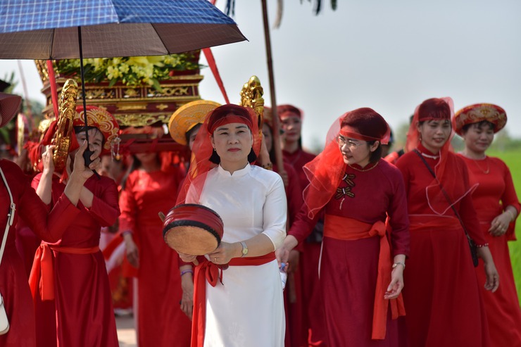Rộn ràng lễ hội truyền thống giao hảo thôn Trần Đăng (Ứng Thiên) – Áng Phao (Dân Hòa)
- Ảnh 4.
