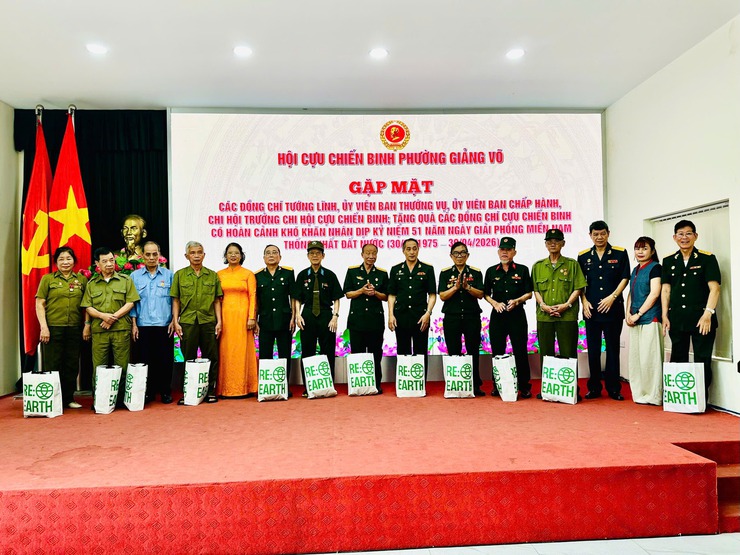 Hội CCB phường Giảng Võ Kỷ niệm 51 năm ngày giải phóng miền Nam thống nhất đất nước

- Ảnh 3.