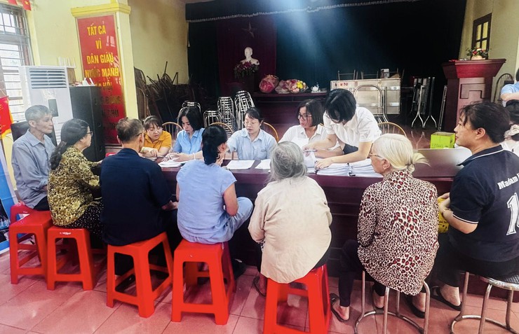 Xã Thường Tín tổ chức hỗ trợ chứng thực chữ ký ủy quyền nhân lương hưu và xác thực thuê bao di động cho Nhân dân- Ảnh 4.
