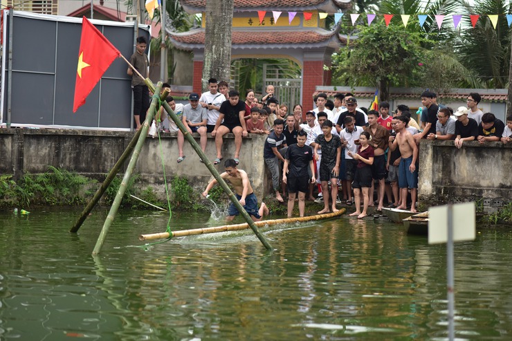 Rộn ràng lễ hội truyền thống giao hảo thôn Trần Đăng (Ứng Thiên) – Áng Phao (Dân Hòa)
- Ảnh 7.