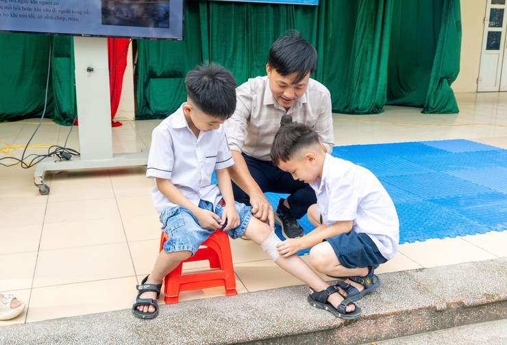 TRƯỜNG TIỂU HỌC QUẢNG PHÚ CẦU TĂNG CƯỜNG TUYÊN TRUYỀN PHÒNG CHỐNG ĐUỐI NƯỚC, TAI NẠN THƯƠNG TÍCH CHO HỌC SINH- Ảnh 5.